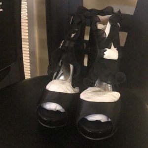 Black heel with ruffles